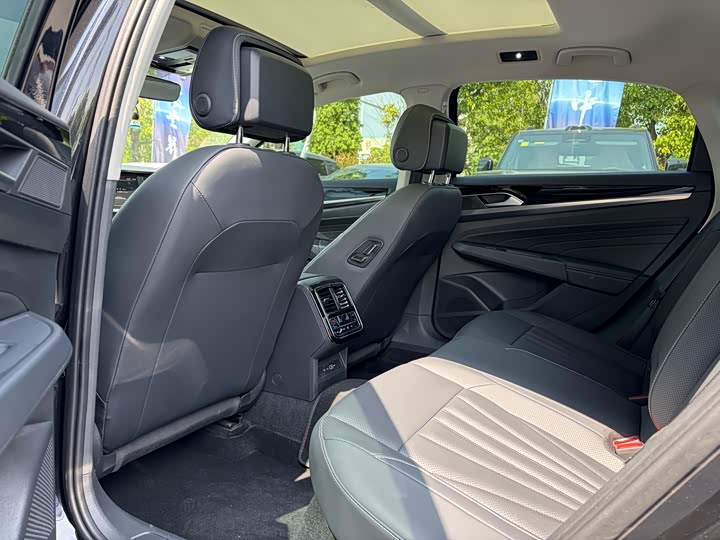Volkswagen Passat — фото 8