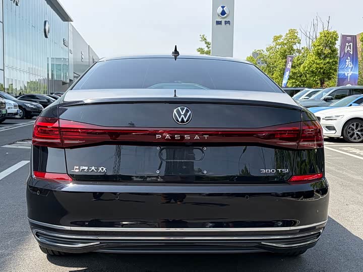 Volkswagen Passat — фото 17