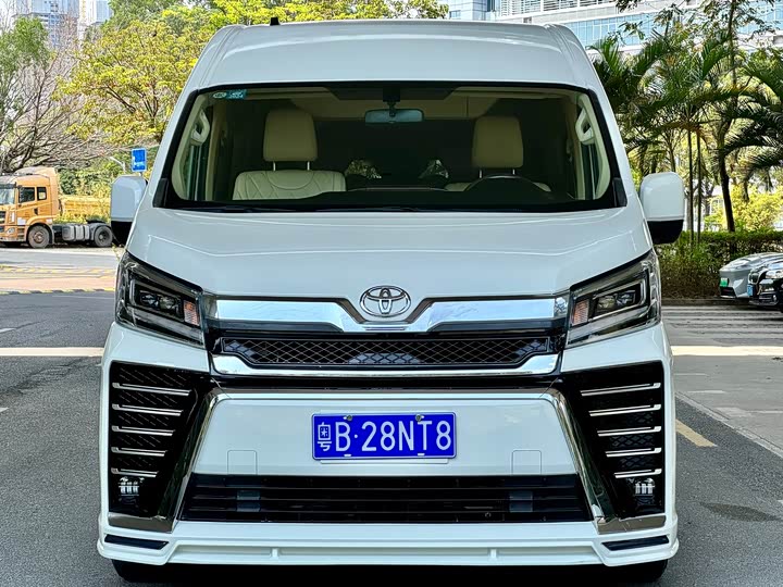 Toyota HIACE 2022 3.5 L AT — фото 2