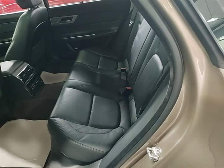 Jaguar XFL 2018 XFL 2.0 T 250 PS — фото 17
