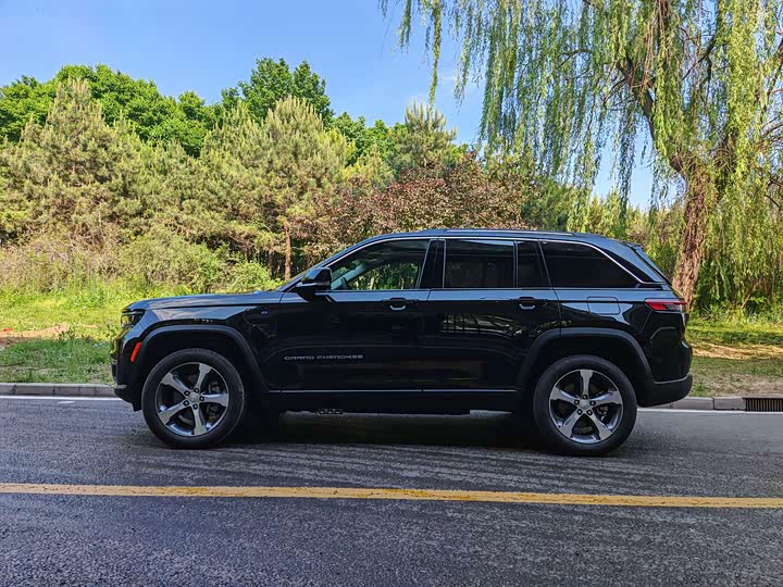 Jeep Grand Cherokee 4xe — фото 15