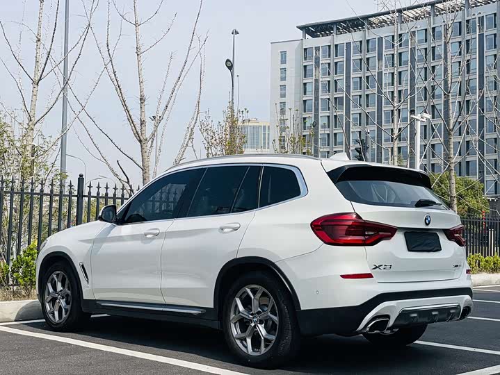 BMW X3 2019 x Drive 28i — фото 9