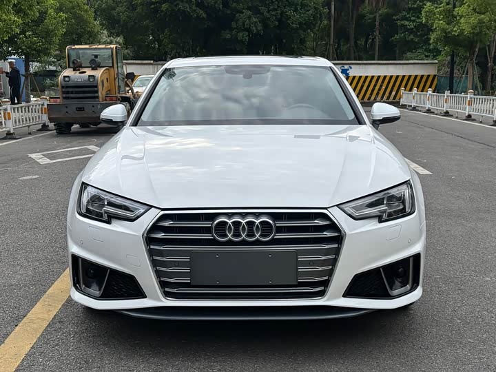 Audi A4L 2019 40 TFSI V — фото 2