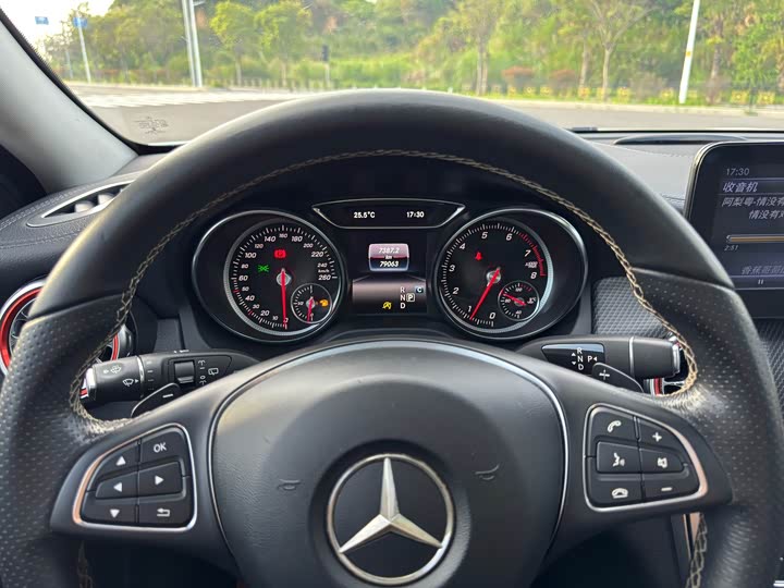 Mercedes-Benz GLA 2018 GLA 200 — фото 4