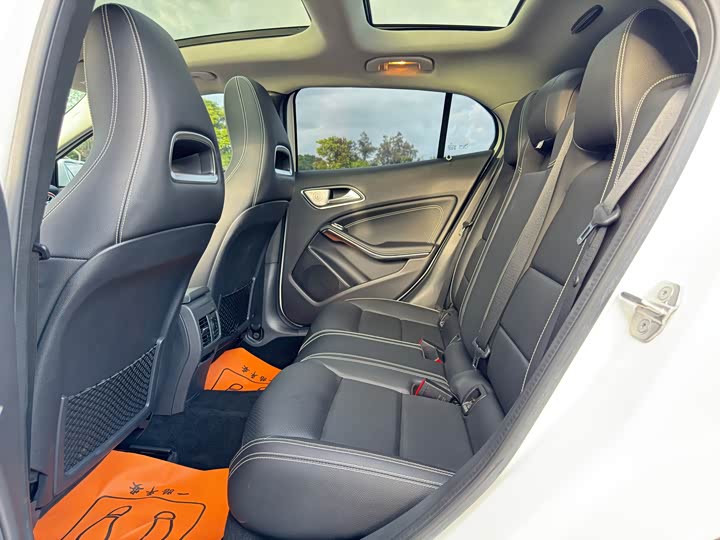 Mercedes-Benz GLA 2018 GLA 200 — фото 12