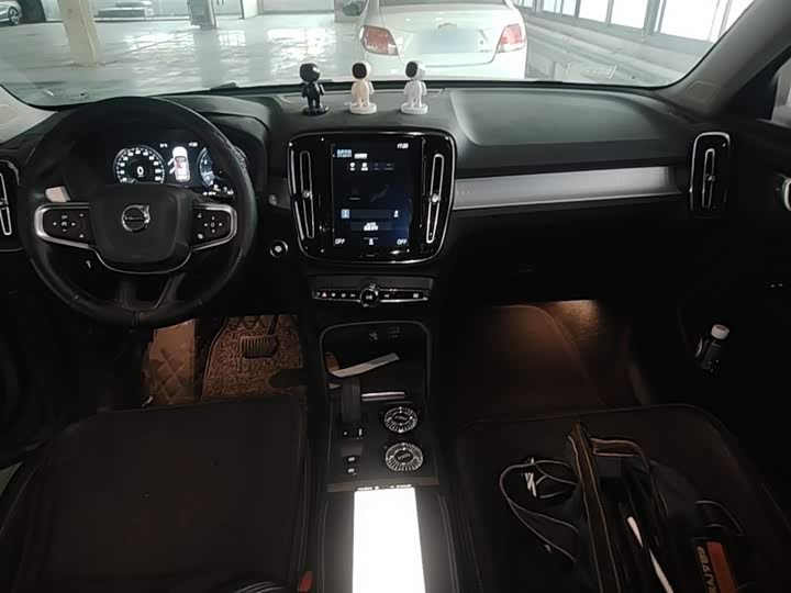 Volvo XC40 2020 T 3 — фото 10