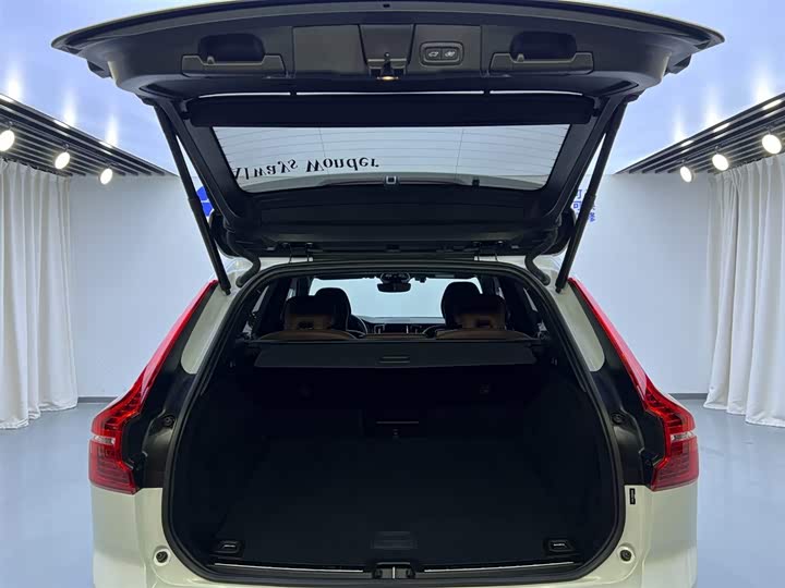 Volvo XC60 2022 B 5 4 WD — фото 23