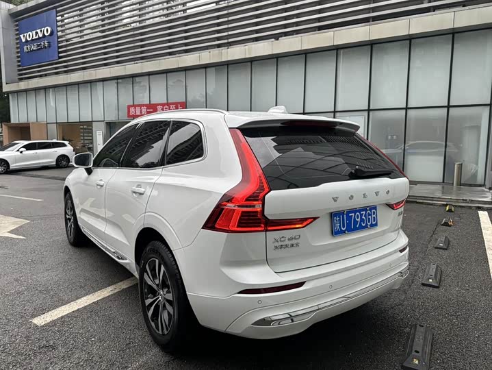 Volvo XC60 2025 B 5 4 WD — фото 6