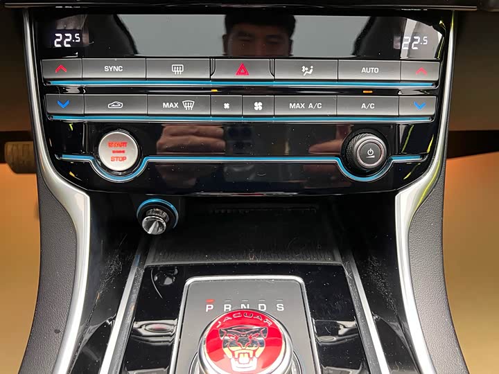 Jaguar XEL 2018 2.0 T 200 PS — фото 13