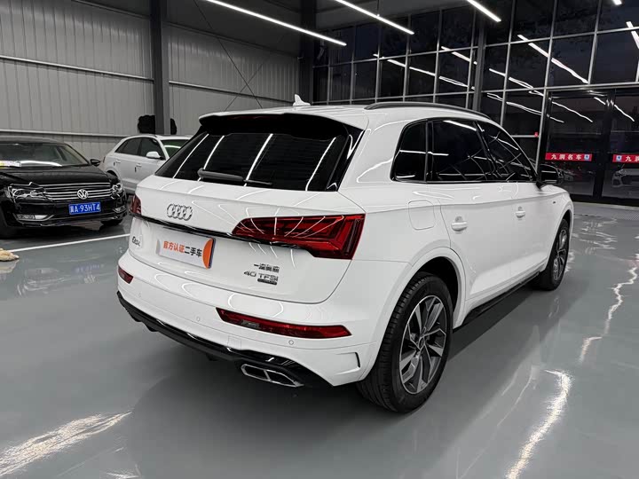Audi Q5L 2023 40 T — фото 16