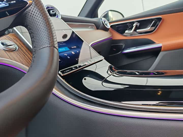Mercedes-Benz GLC 2025 350 e L 4 MATIC — фото 9