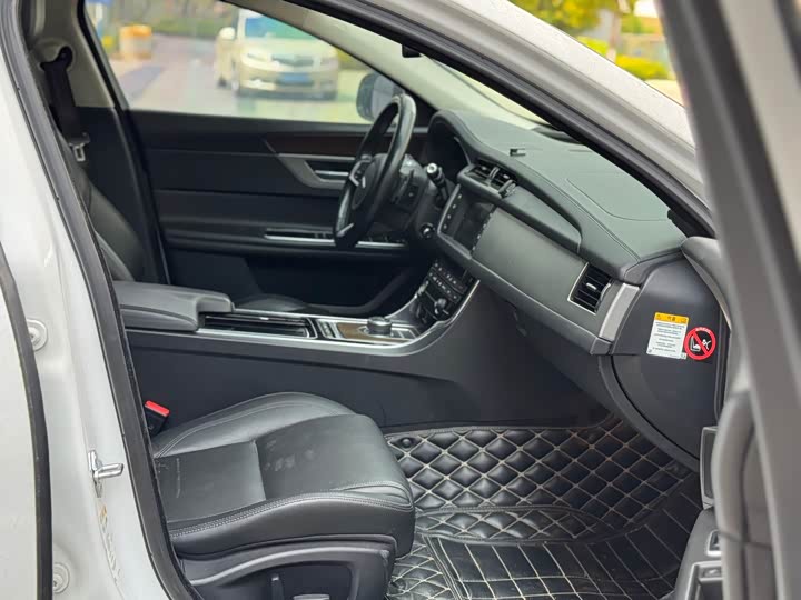 Jaguar XFL 2018 XFL 2.0 T 200 PS — фото 6