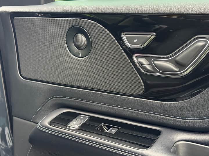 Lincoln Aviator — фото 19