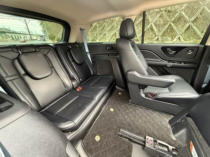 Lincoln Aviator — фото 15