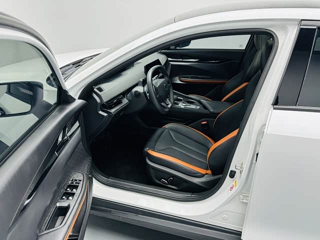 Changan UNI-V 2023 1.5 T Premium — фото 14