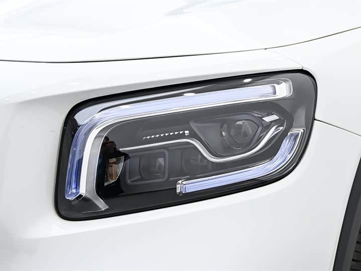Mercedes-Benz GLB 2023 AMG GLB 35 4 MATIC — фото 9