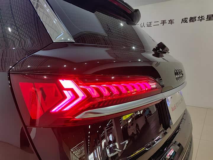 Audi Q7 2022 55 TFSI quattro S line Sport — фото 9