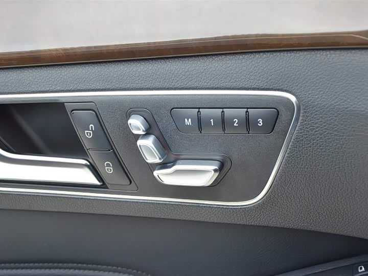 Mercedes-Benz E-Class E 200 L — фото 13
