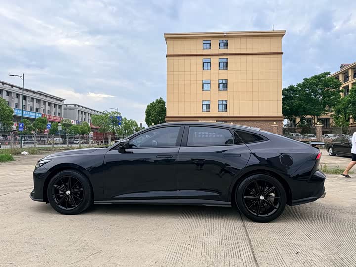 Changan UNI-V 2023 1.5 T Premium — фото 9