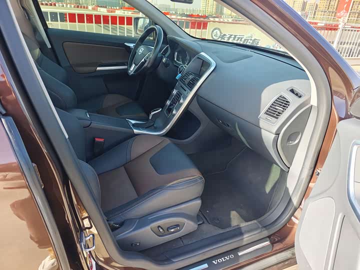 Volvo XC60 2017 T 5 AWD — фото 14