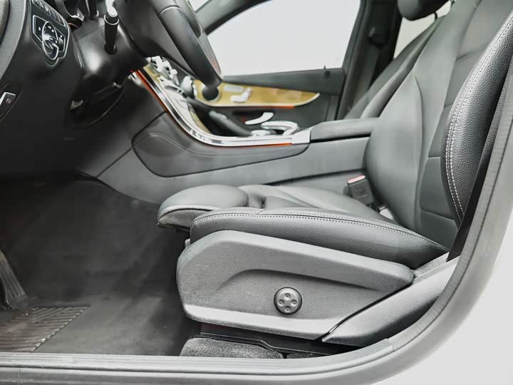 Mercedes-Benz GLC 2019 GLC 260 4 MATIC SUV — фото 15