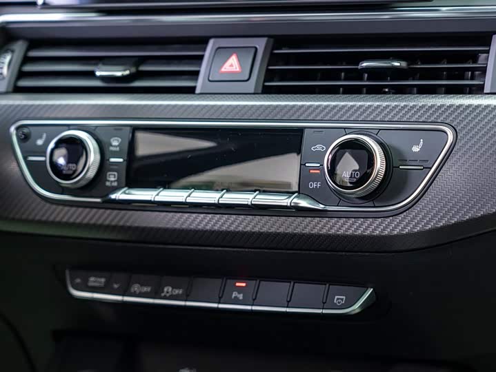Audi A4L 2024 40 TFSI quattro RS — фото 12
