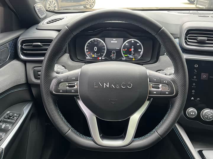 Lynk & Co 03 2021 1.5 T PHEV Pro — фото 11