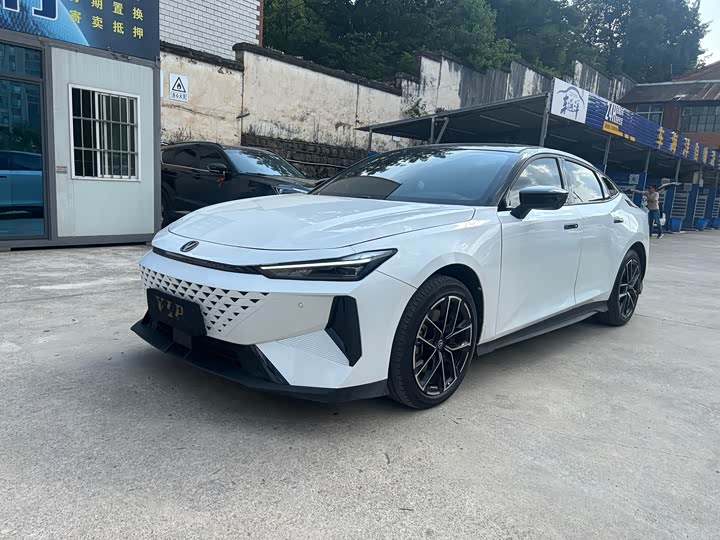 Changan UNI-V 2024 i DD 136km