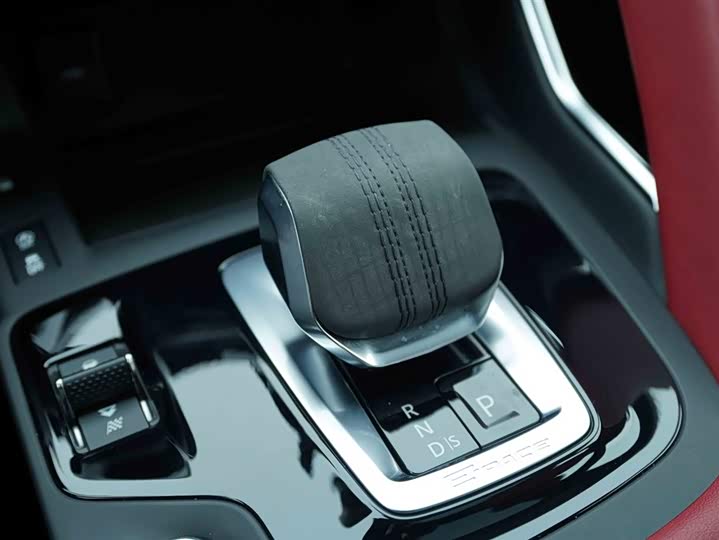 Jaguar E-PACE 2024 R-DYNAMIC S — фото 9