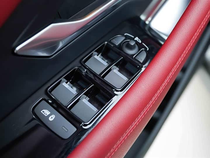 Jaguar E-PACE 2024 R-DYNAMIC S — фото 11