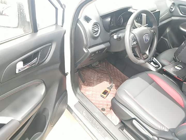 Changan CS15 2016 1.5 L AT — фото 16