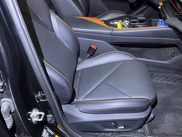 Changan UNI-V 2022 1.5 T Premium — фото 3