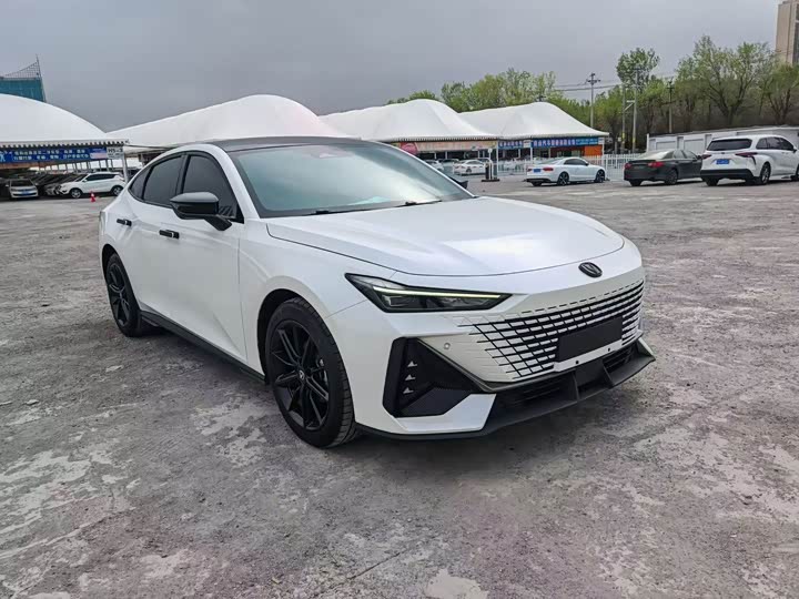 Changan UNI-V 2024 1.5 T — фото 1