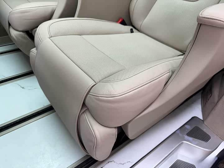 Mercedes-Benz V-Class 2017 V 260 — фото 26