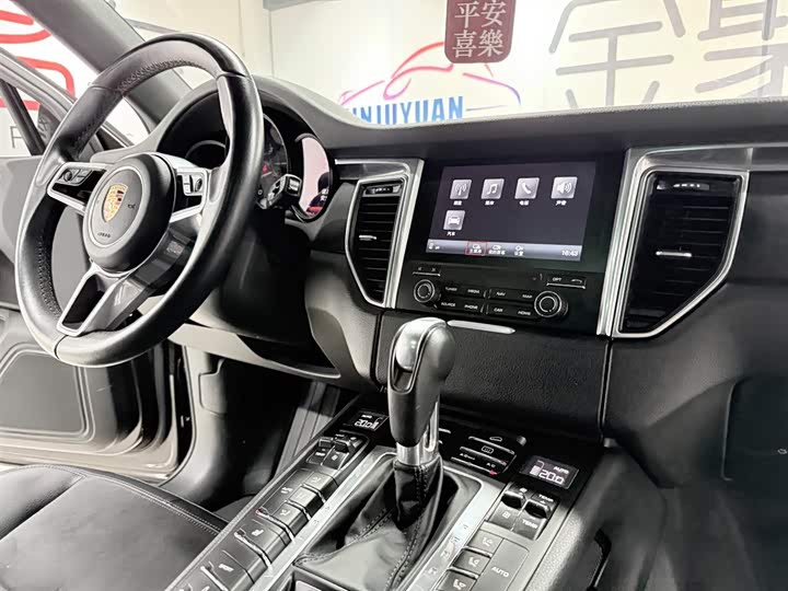 Porsche Macan 2017 Macan 2.0 T — фото 18