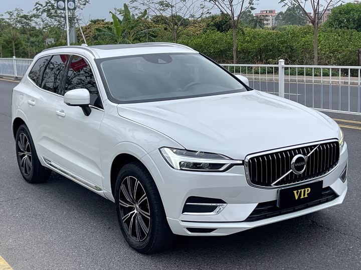 Volvo XC60 2020 T 5 4 WD — фото 3