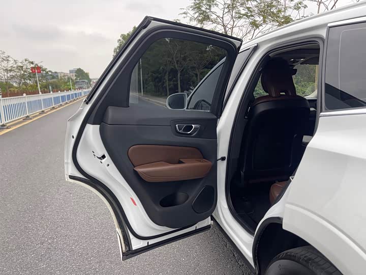 Volvo XC60 2020 T 5 4 WD — фото 26