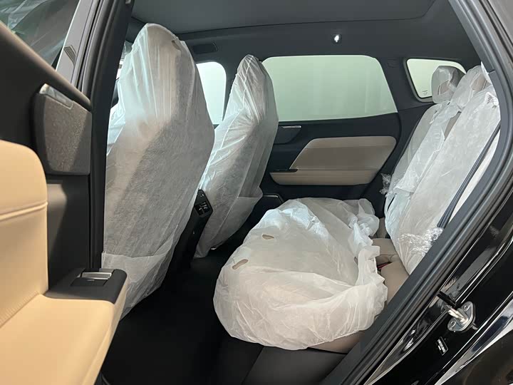 Volvo XC70 Hybrid 2026 4 WD Plus — фото 10