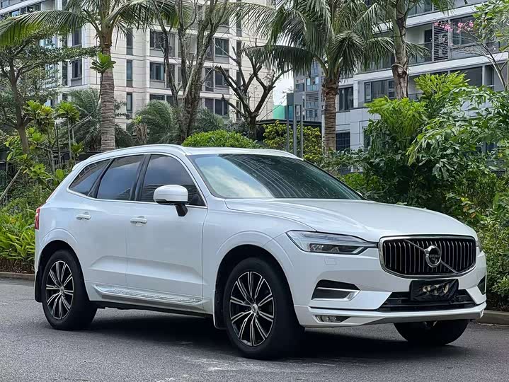 Volvo XC60 2018 T 5 4 WD — фото 3