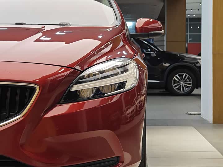 Volvo V40 2018 T 3 — фото 2