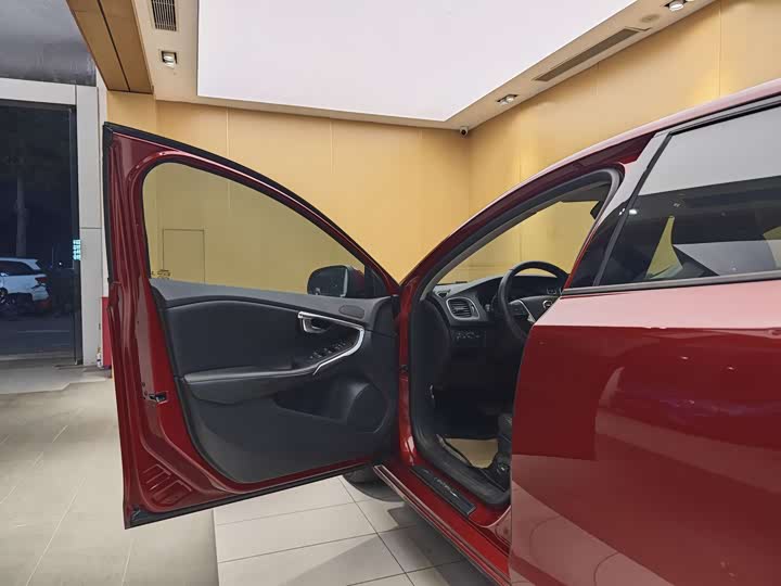 Volvo V40 2018 T 3 — фото 7