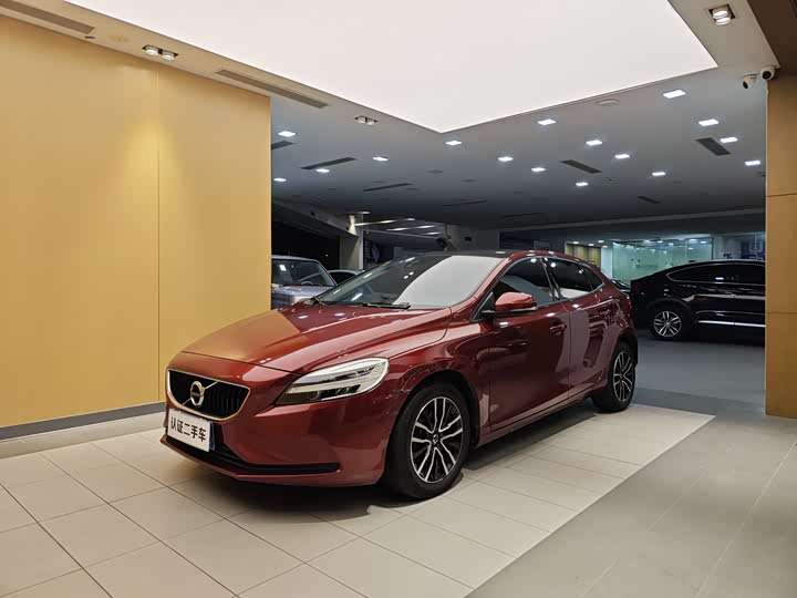 Volvo V40 2018 T 3 — фото 1