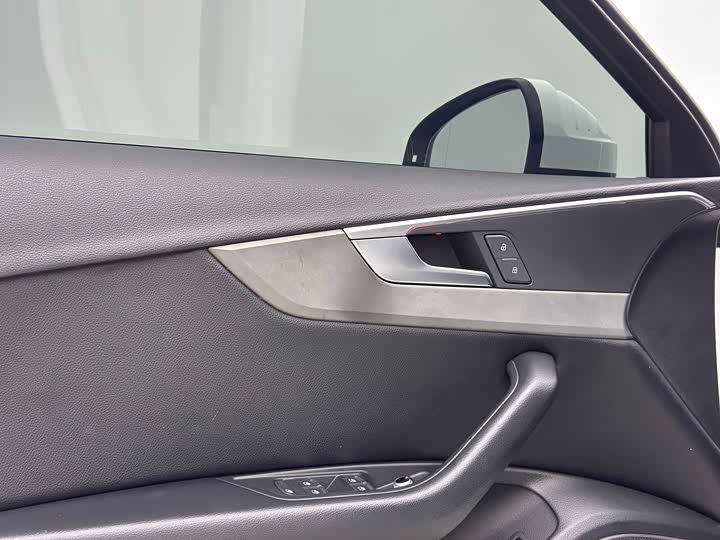 Audi A4L 2019 40 TFSI VI — фото 17
