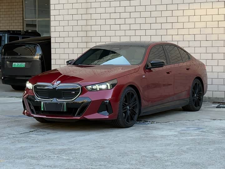 BMW i 5 M 60 2024 x Drive M 60 — фото 1