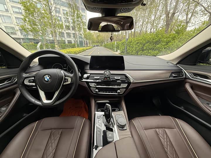 BMW 5-Series 2019 530 Le — фото 4