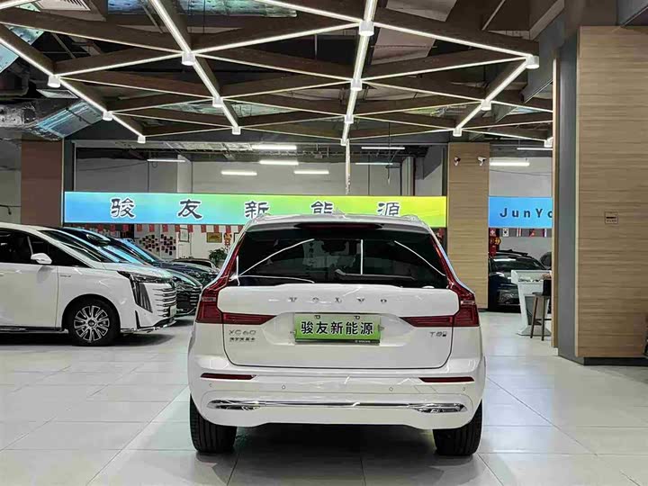 Volvo XC60 Hybrid 2025 Hybrid 4 WD — фото 6