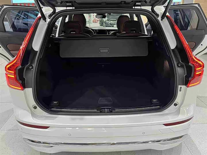 Volvo XC60 Hybrid 2025 Hybrid 4 WD — фото 9