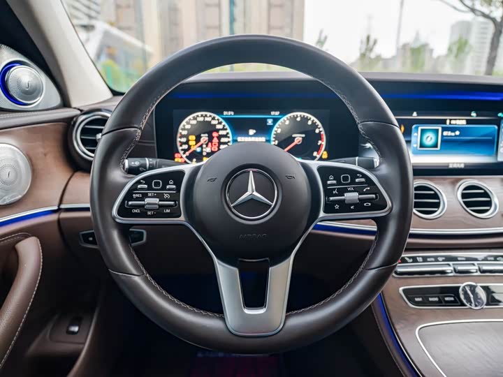 Mercedes-Benz E-Class 2019 E 260 L — фото 13