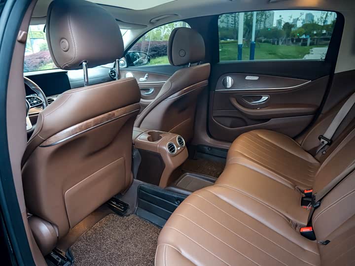 Mercedes-Benz E-Class 2019 E 260 L — фото 11