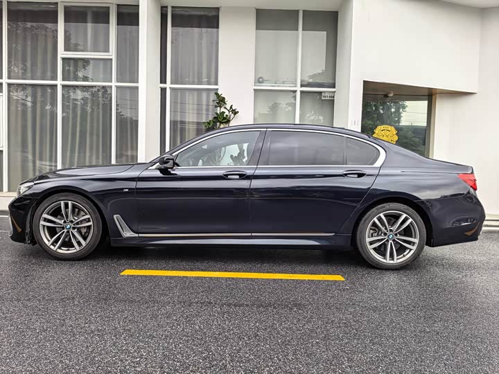 BMW 7 Series — фото 19